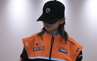 淘宝闪购骑手新工装神似赛车服！印满阿里系品牌Logo !