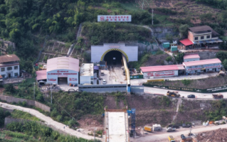 全长4458米！西渝高铁全线首个超4公里单洞双线隧道镇安隧道贯通 !