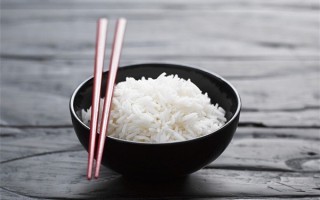 女儿替父请假致其被辞退 人社局回应：已介入调查 ！