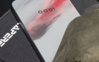 iQOO 15真机首次泄露：红白灰配色设计行业罕见 !