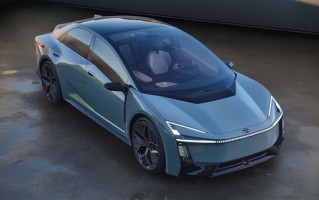 丰田玩激进 买菜车超进化!全新卡罗拉概念车首发 ! 丰田玩激进 买菜车超进化!全新卡罗拉概念车首发 !