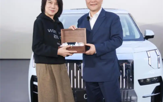 李书福亲自交车！董明珠入手极氪009 吉利杨学良：个人3辆 与员工合计9辆 ！