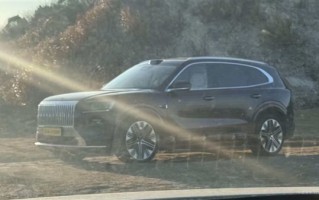 宝马X5国产平替 极氪8X实车出街 ！