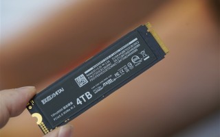 2025年闪迪股价飙涨559%别吃惊：今年存储继续涨价不能停！ 