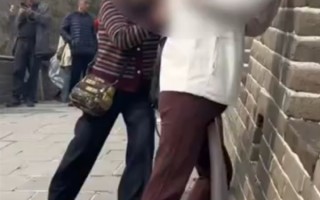 女子长城刻字留念被拘留并罚款 网友看醉：这都什么素质 ！