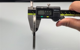 iPhone 17 Air最新机模上手：苹果史上最薄手机 无SIM卡槽 !