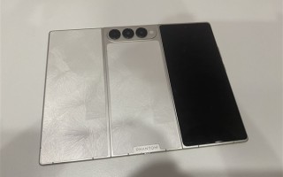 安卓首款！传音三折叠屏首曝：外观跟华为截然不同 !