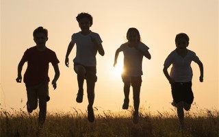 校长做俯卧撑：现场学生为其数数 !