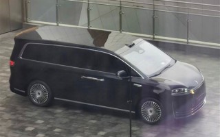 鸿蒙智行首款MPV 智界V9实车首曝：前后灯点亮辨识度超强 ！