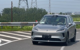 最亲民的鸿蒙智行来了！上汽集团总裁贾健旭带华为余承东试驾尚界H5 !