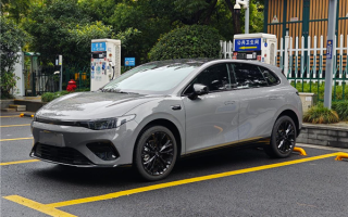 大众高尔夫既视感 零跑Lafa5实车曝光：预计又是爆款 !