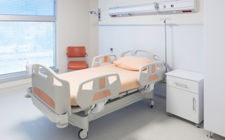 马斯克：机器人3到4年内完胜人类医生 ！