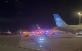 政府停摆 空管人手短缺！美国纽约机场再发客机擦碰事故 ！