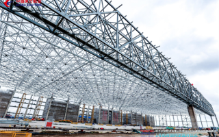 亚洲最大机库网架结构完成提升：可同时容纳9架宽体机、2架窄体机 !