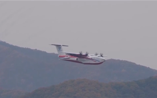 中国自研水陆两栖大飞机 AG600首次野外环境汲水投水演练成功 ! 中国自研水陆两栖大飞机 AG600首次野外环境汲水投水演练成功 !