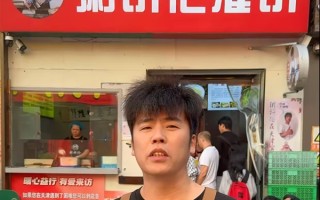 曾一夜爆红的“粥饼伦”回应“鸡排哥”：他用心做鸡排我用心做饼 !