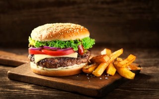 麦当劳回应招聘退休人员：我们采用灵活多元的用工方式 ！