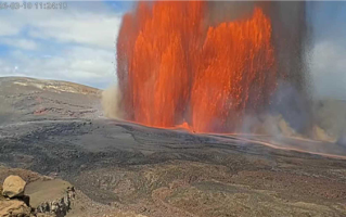 夏威夷基拉韦火山喷发 岩浆飞到300米高空！比特效还震撼 ！