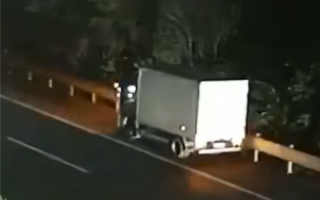 电动货车续航显示剩60公里 实际开了十几公里就趴窝 ！