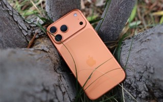 安卓阵营将迈入2TB时代 价格接近万元 网友：等降价 !