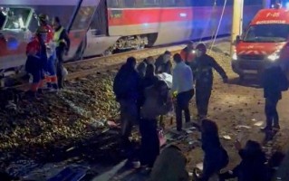 脱轨、撞起重机 西班牙铁路一周发生四起事故：已致45人死亡 ！