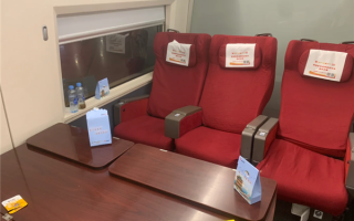 高铁特等座面对面坐 包间被吐槽像会议室！12306回应 ！