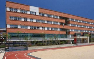 孩子送去封闭式学校好吗（探讨将孩子送往封闭式学校的利弊） ！