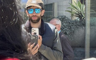 iPhone 17 Pro真机现身街头：外观大曝光 !