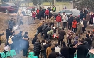 重庆一女子喊网友杀猪来了上千人 10万人在线围观 官方回应 ！