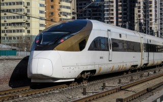 高铁商务车厢惊现“低人一等座” 12306客服回应 !