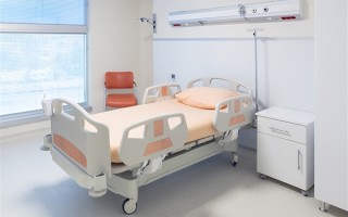 女子做磁共振两次黑屏：竟因化了妆 !