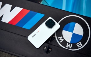 iQOO 15为何能拿到三星最好的手机屏：产品经理解释原因 ！