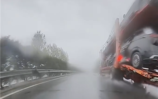 雨天时速超110km/h撞上半挂车负全责 司机：我开了辅助驾驶 !