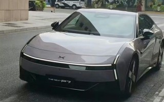 赛博未来感十足 全新小鹏P7实车曝光：首次亮灯了 !