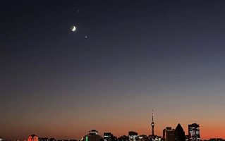 肉眼可见！12日凌晨金星、木星极近“同框” !