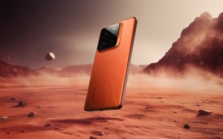 真我高管坐地铁被拍：真我GT8 Pro差点被曝光 !