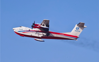 我国自研水陆两栖大飞机！AG600 T5测试真机训练开飞 !