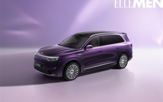 问界M8纯电版新色夜紫官宣：纳米级光影 微米级喷涂 毫米级AI检测 !