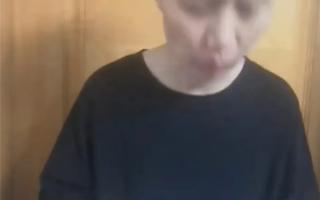 投诉鲁迅抽烟墙画误导青少年引热议！当事人孙女士致歉后 账号已被封 !