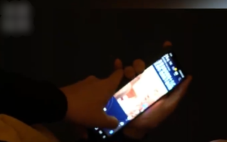 追短剧太投入女子差点失去右眼：长期深夜侧卧看五六小时 !