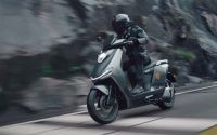 续航128公里 雅迪联手保时捷推出电动摩托车：卖4.5万 ！