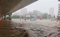 重庆暴雨倒灌车库 居民用绳救人！科普开车被淹怎么办 !